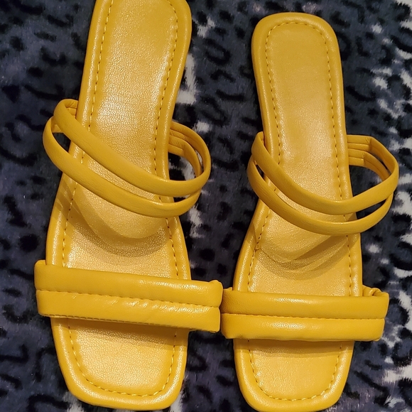 Shein Size 7 Sandals - Picture 2 of 8
